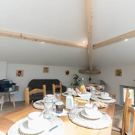 La Clef Des Champs Piscine Ortance Couette-café